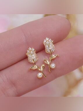 Korean Vintage Tulip Zircon Gold Stud Earrings